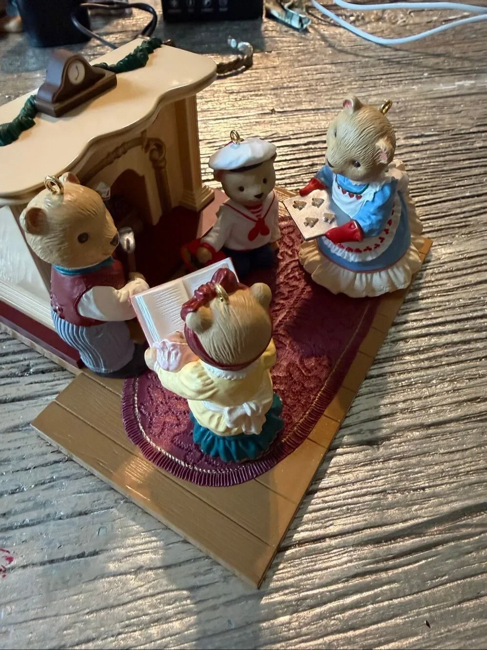 Hallmark The Bearingers Keepsake Ornaments Set of 4 PLUS Light Up Base EUC